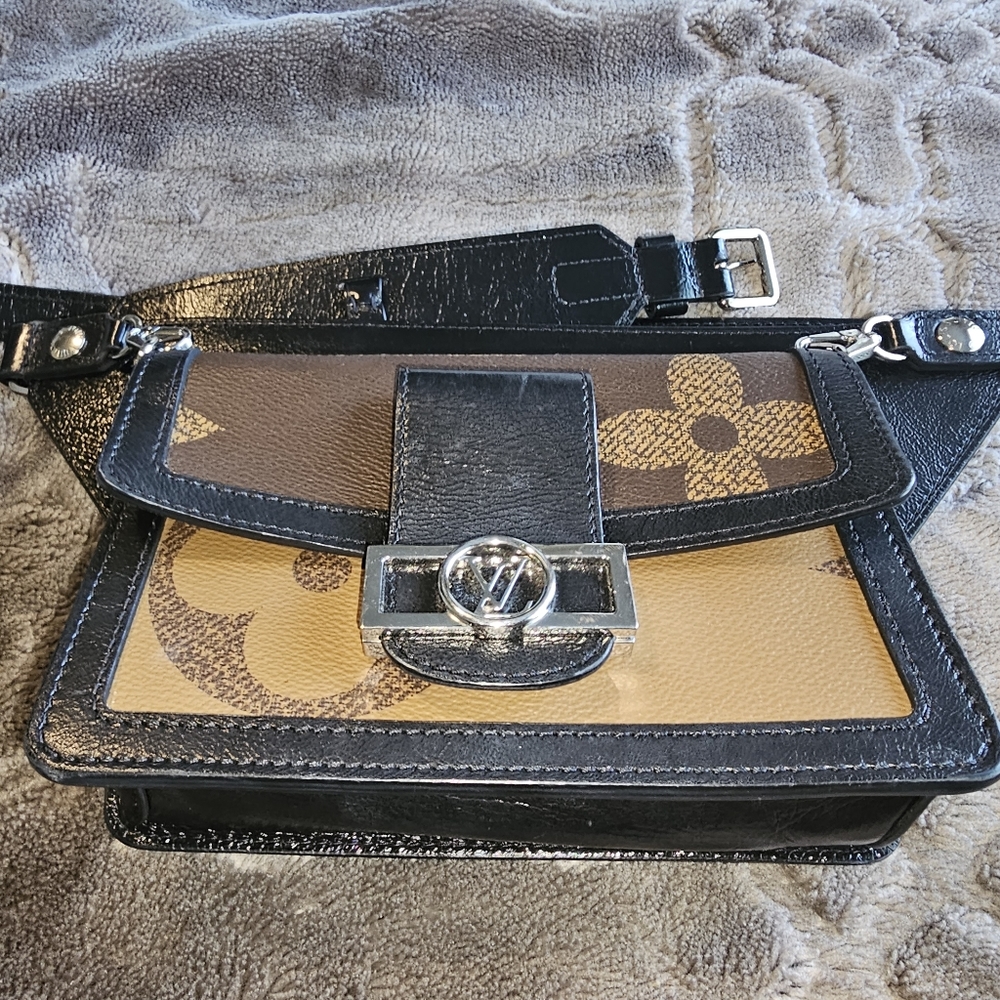 Louis Vuitton Reverse Giant Monogram Dauphine Bumbag Clutch